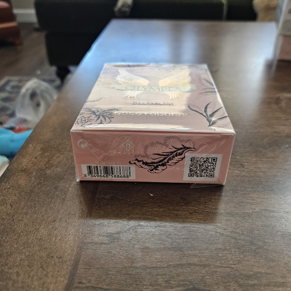Paco Robanne Olympéa Blossom Perfume New in Box - Picture 2 of 3